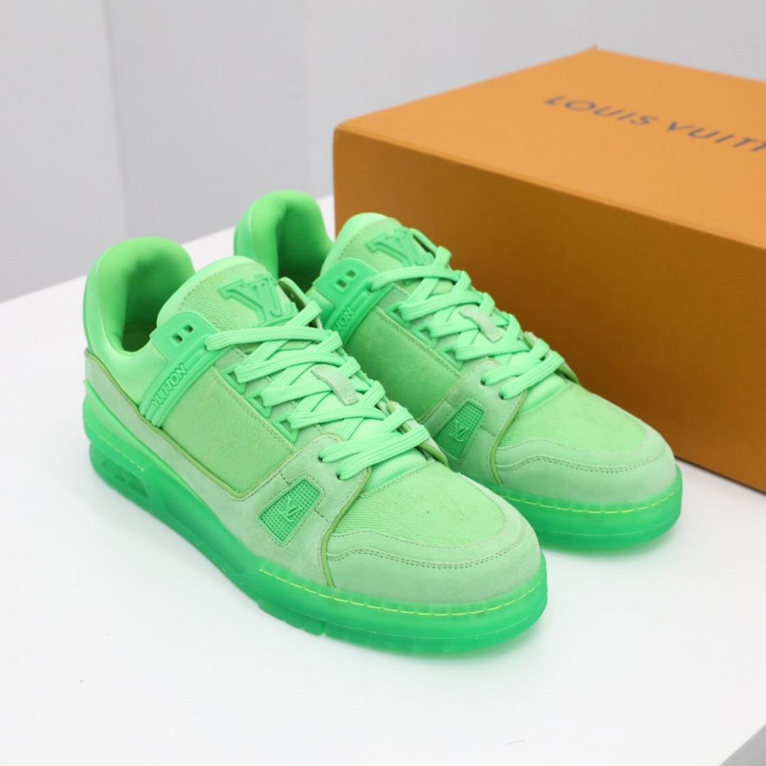 'Khám Phá Phong Cách và Chất Lượng Tốt Nhất với Giày Louis Vuitton LV Trainer Fluroescent Green! Một sắc xanh lá tươi mới, sự phóng khoáng và đẳng cấp không gì sánh kịp. 👟💚 #LouisVuitton #LVTrainer #FluroescentGreen #BestQuality #Fashion #Style'