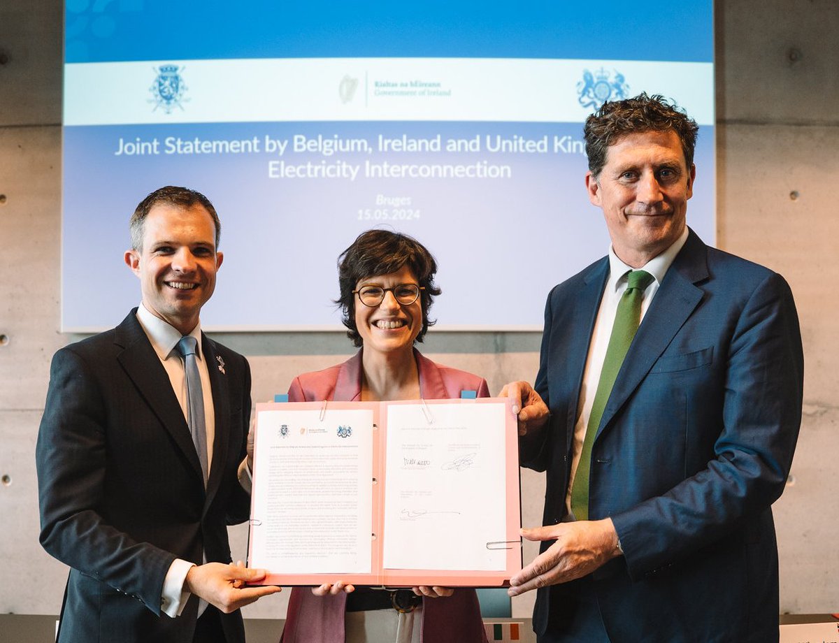 Yesterday, 🇮🇪🇧🇪🇬🇧 signed a historic agreement that will make the North Sea a renewable energy powerhouse. The development of Europe’s first planned hybrid electricity interconnector will help to power homes with cleaner, cheaper, & more secure energy.💡⁦ @AndrewBowie_MP