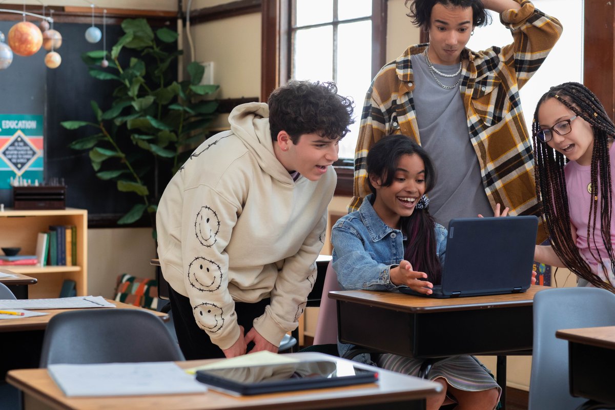 Aumenta la comprensión y potencia la colaboración con el aprendizaje basado en proyectos. 🌱

Mira cómo estas ocho herramientas de Microsoft Education, incluyendo tecnología potenciada por IA como Copilot, apoyan oportunidades prácticas para aprender: msft.it/6010YkMsm