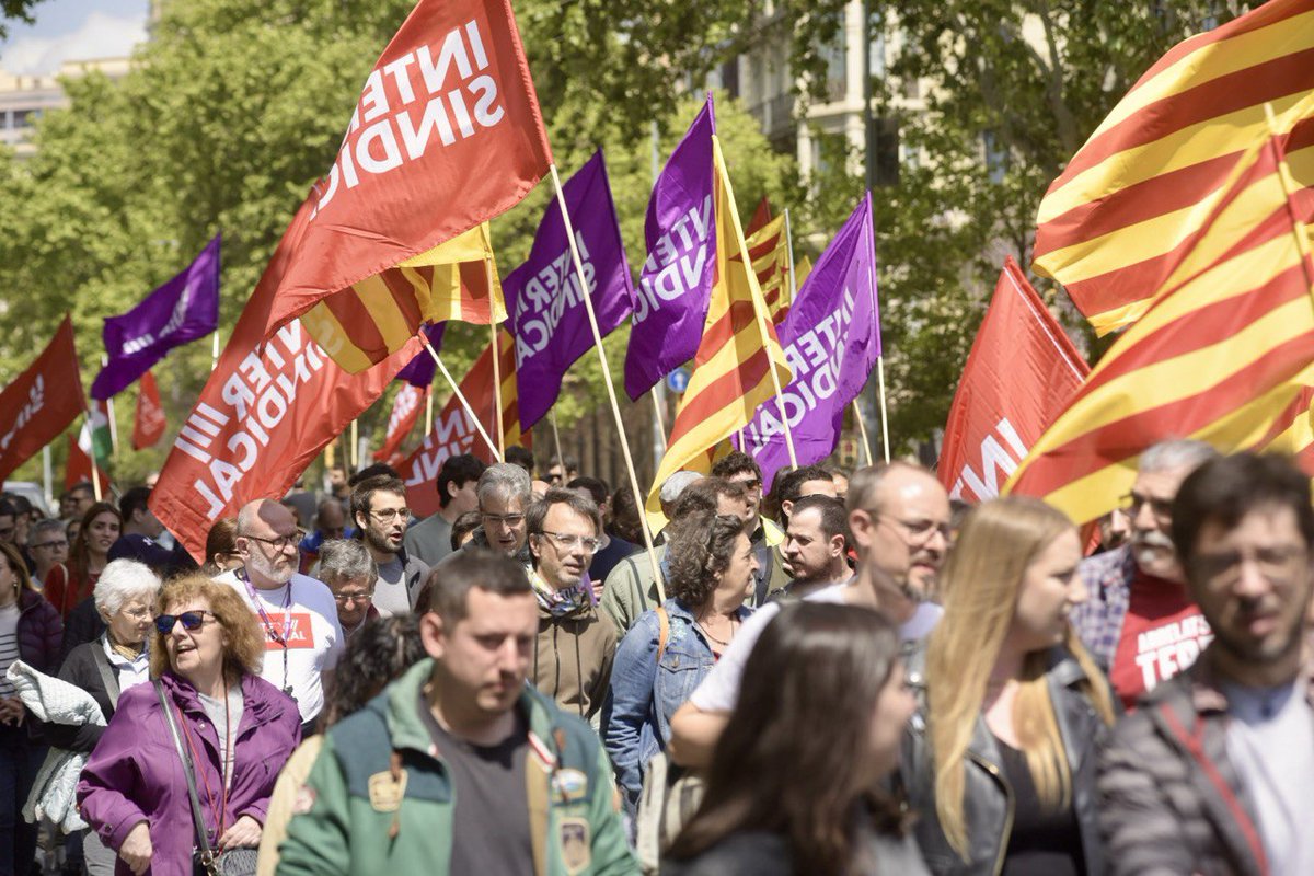 LA INTERSINDICAL (@laintersindical) on Twitter photo 🚩 Fa més de 30 anys que <a href="/LaIntersindical/">LA INTERSINDICAL</a> lluitem i apostem per un model sindical alternatiu i de país. Avui ens agradaria explicar-vos la importància de tenir eines com la nostra i la importància d'afiliar-se.
✊ Lluitem amb tu per a tot això, i molt més: 🚩 Fa més de 30 anys que <a href="/LaIntersindical/">LA INTERSINDICAL</a> lluitem i apostem per un model sindical alternatiu i de país. Avui ens agradaria explicar-vos la importància de tenir eines com la nostra i la importància d'afiliar-se.
✊ Lluitem amb tu per a tot això, i molt més: