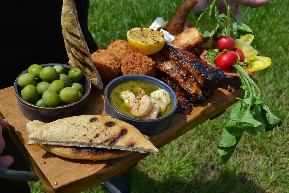 Chef Billy is serving up simply delicious sharing boards this spring/summer, perfect for enjoying with your bestie in the sun with a glass of something fizzy from our spritz menu 🌿☀️🥗🥕🥦🍹 thecrookedbilletwimbledon.com/food-drink

#youngspubs #springmenu #foodie #wimbledon #wimbledoncommon