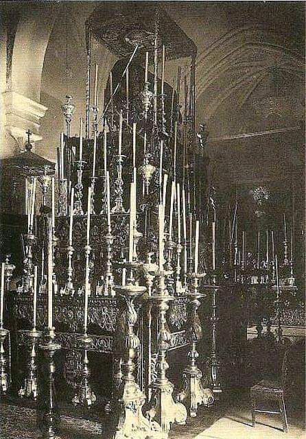 Túmulo por José en San Gil delante de la Virgen de La Esperanza!! Mayo 1920