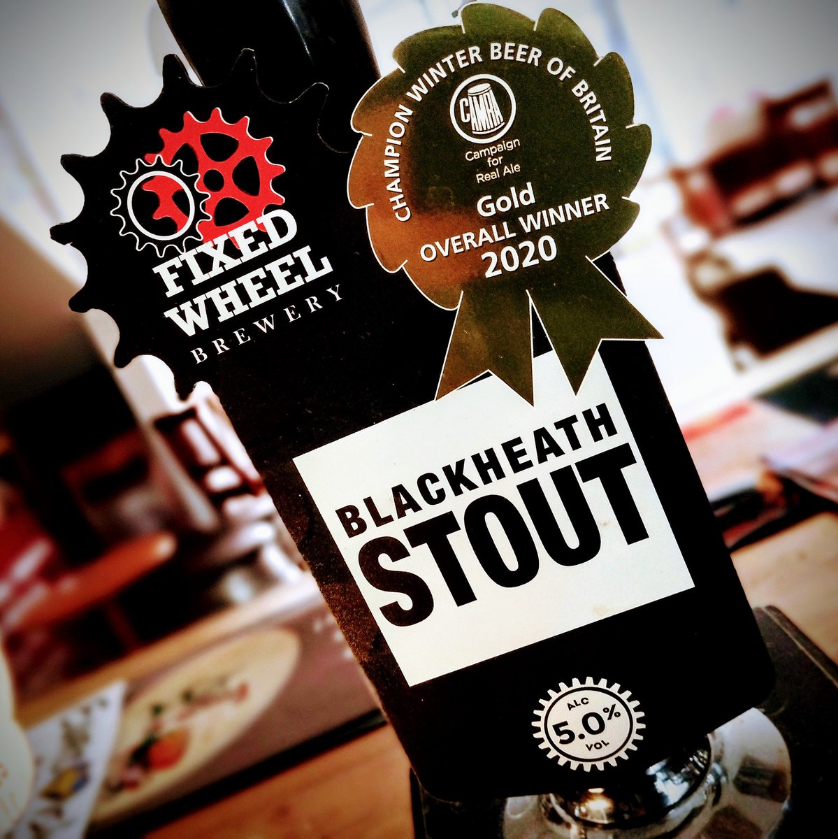 Roasty, oaky and smooth... A multi-award winning stout-flavoured stout from Fixed Wheel Brewery! Open from 4pm 👍 #colwynbay #alehouse #pub