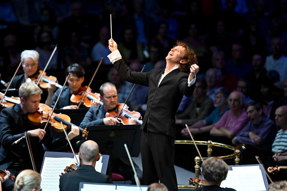 Thrilled to see @nicholascollon (Conducting Fellow, 2008) is returning to the BBC Proms for two programmes in the 2024 season! 🎼

nicholascollon.co.uk/bbc-proms-2024