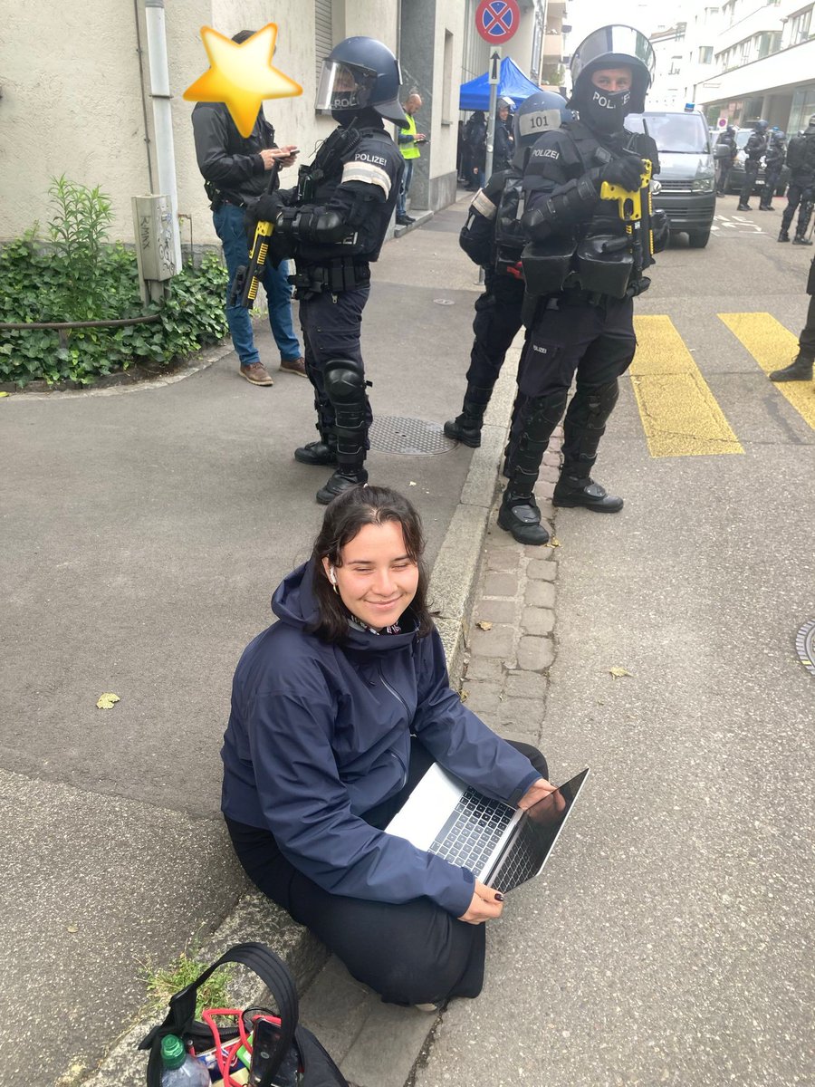 Gestern wurde die Besetzung der Uni geräumt, einige Demonstrierende wurden von der Polizei eingekesselt. Ich war als Reporterin für die <a href="/bzbasel/">bzBasel</a> vor Ort: bzbasel.ch/basel/basel-st…