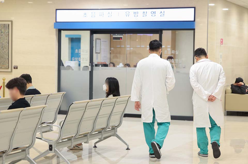 Some say doctors oppose med school quota hike to protect their turf, while others believe they deserve fair compensation for their vital services. #Nationalaffairs #Society #SouthKorea #TheKoreaHerald
asianews.network/do-korean-doct…