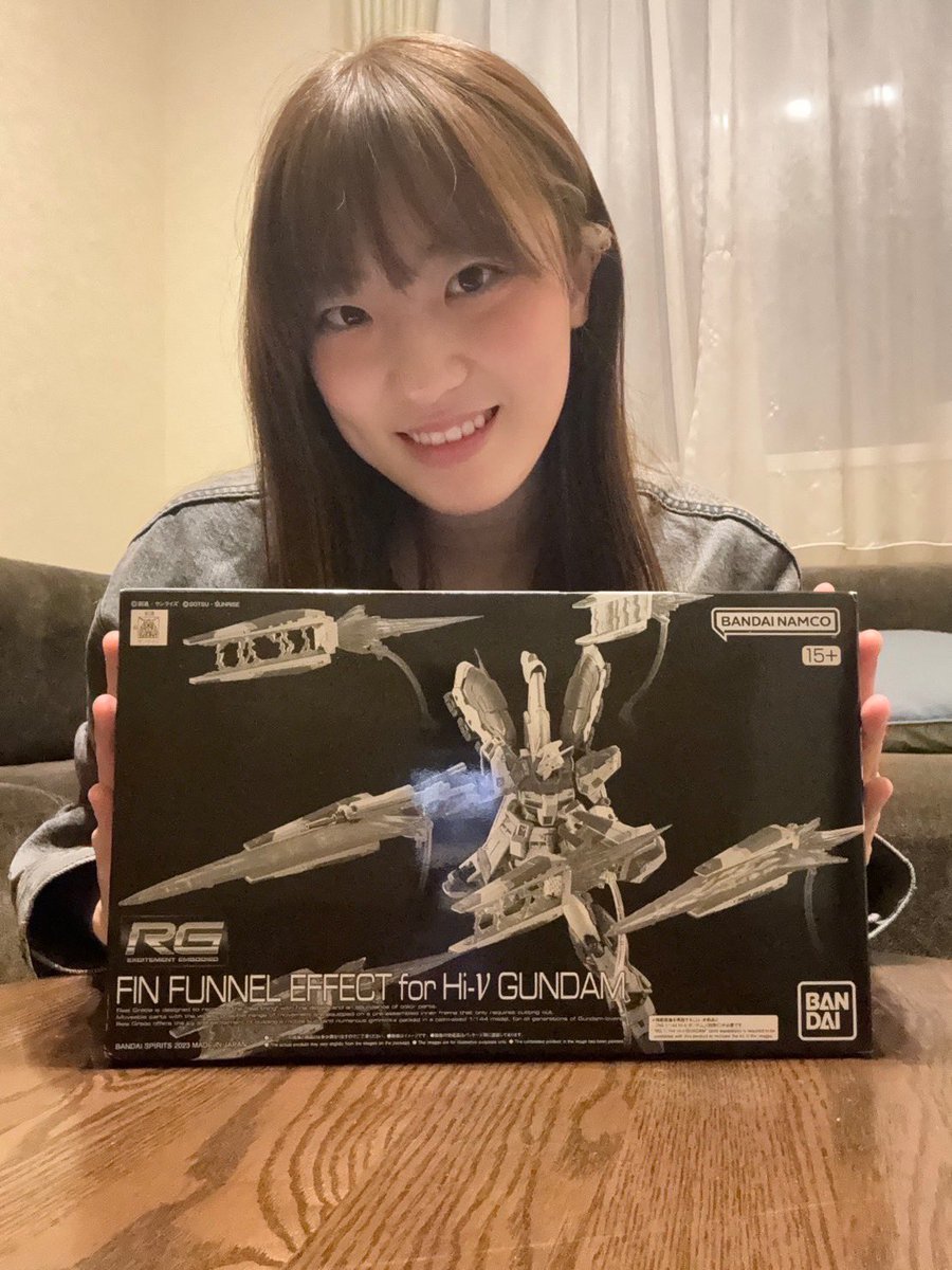 料理させていただくのは！
『RG 1/144 Hi-νガンダム　キャンディ塗装、ハイパーメガバズーカ、フィンファンネルエフェクトセット、全部乗せマシマシスペシャル✨
《全てのツイートで逆襲のシャアのセリフにのせて》でございます！
それではしばしお待ちくださいませ🙇‍♀️
#ガンプラ #リンプラ #石川恵里加