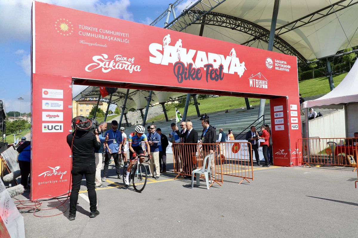 Tour of Sakarya yol bisikleti yarışları başladı.🚴🏽‍♂️🚴🏽‍♀️ #BisikletŞehriSakarya #SakaryaBikeFest #AyçiçeğiBisikletVadisi