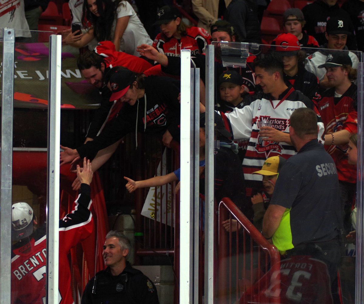 My players of the game in the #MooseJaw #Warriors 4-2 victory over the #Portland #Winterhawks in Game 4 of the #WHLChampionship Series are the Warriors fans. They deserved to see the Warriors win the #WHL title. They been loyal in ups and downs. Hope they enjoy celebrating.