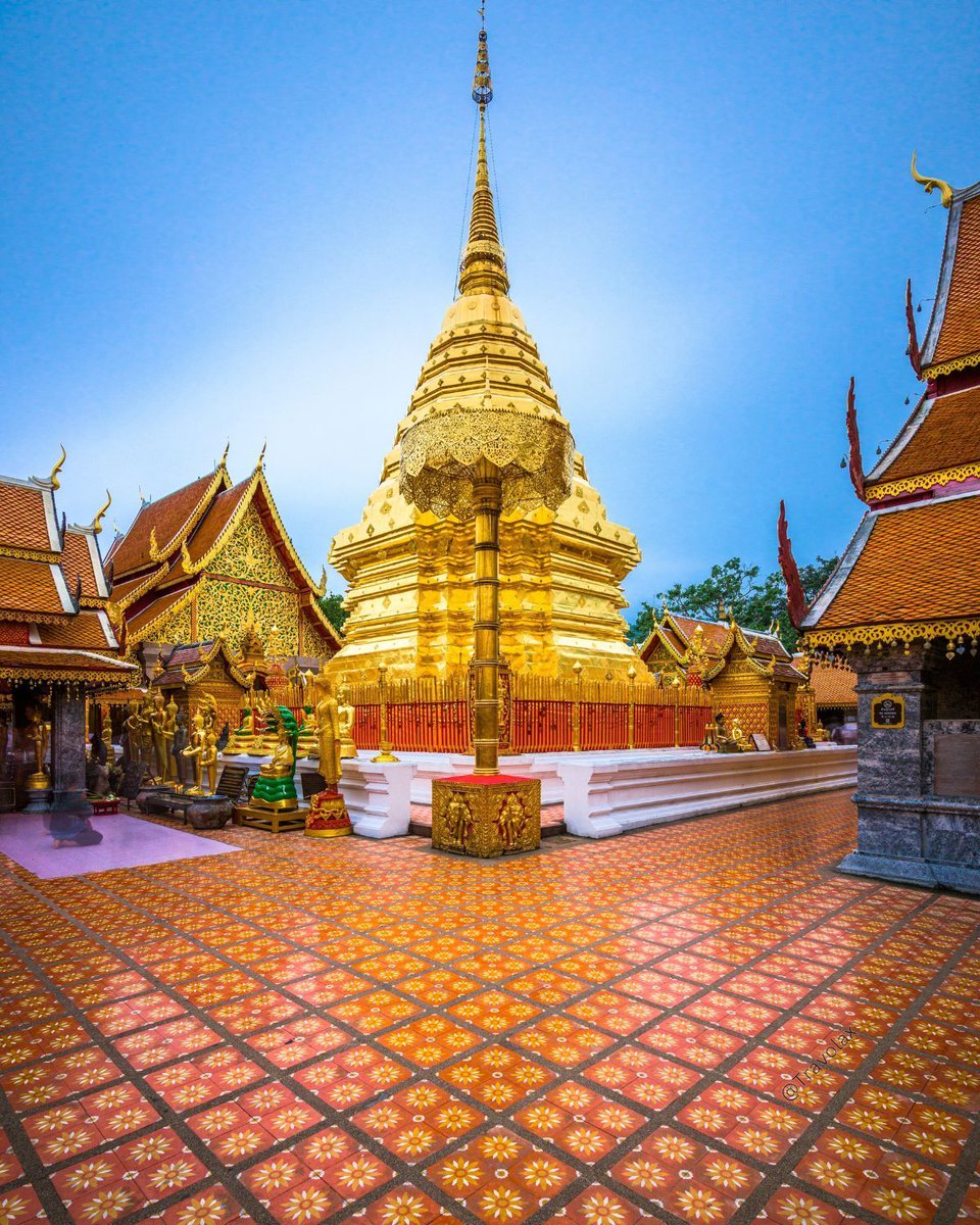 Wat Phra That Doi Suthep in Chiang Mai, Thailand 🇹🇭 The temple complex is a dazzling display of Lanna architecture, featuring intricate carvings, colorful murals, and gleaming golden stupas.