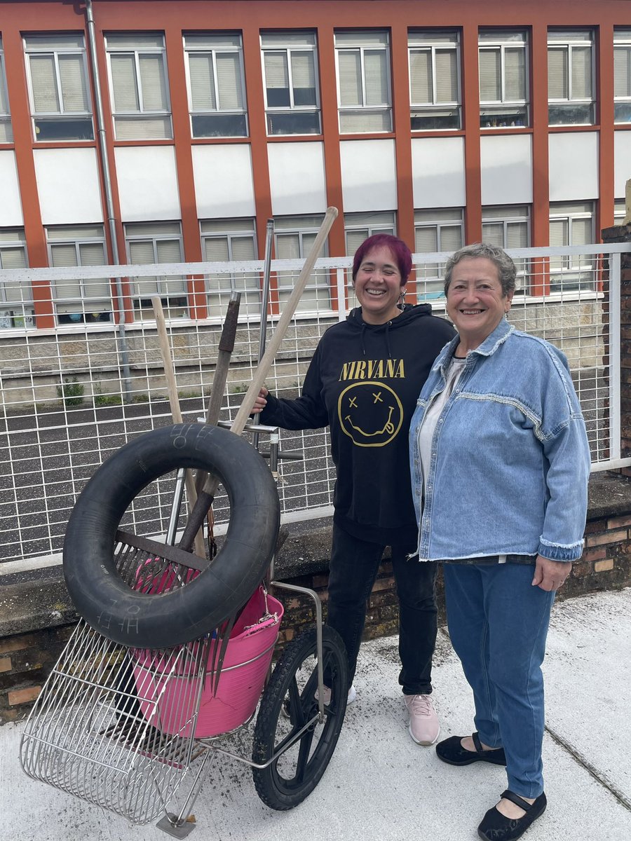 Últimas charlas do #Menudo <a href="/FOROACUI/">Foro Rec. Mariños</a>. Hoxe con Amelia e a súa nai Victoria  “A Laranja”, orgullosa mariscadora que lles fala aos nosos participantes sobre os seus anos de moza e como cambiou a súa profesión que “é a mellor do mundo”. Grazas Victoria <a href="/FECYT_Ciencia/">FECYT</a> <a href="/IIM_CSIC/">Instituto de Investigacións Mariñas - CSIC</a>