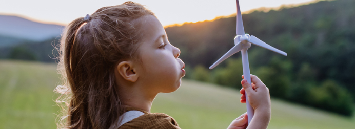 Le Plan Épargne Avenir #Climat (#PEAC) réservé aux jeunes entre 0 et 21 ans sera lancé d’ici le 1er juillet 2024. Si le PEAC ressemble au livret A sur le fond, il fait plutôt concurrence à l’#assurance-vie sur la forme. Explications. 👉👉carac.fr/questions-sur-…