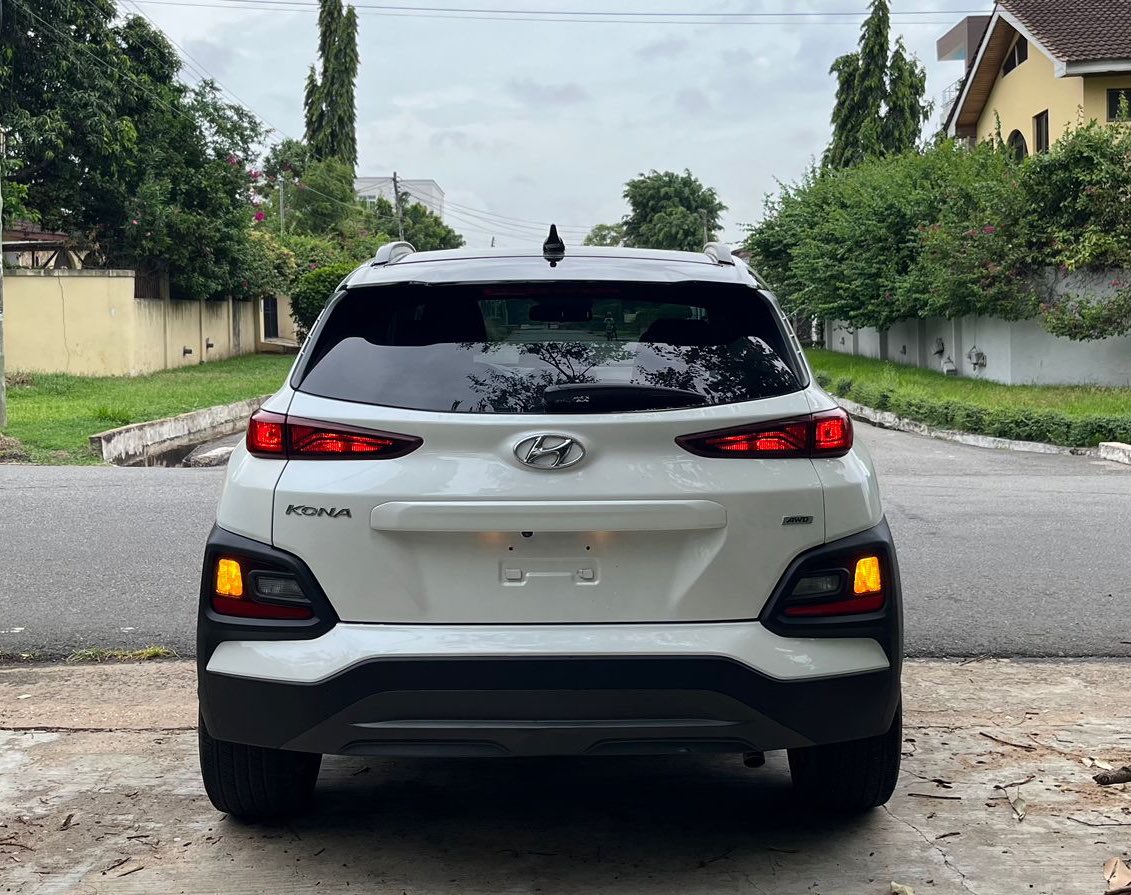 2018 Hyundai Kona SEL AWD
2.0L
48k miles
Keyless entry and start
Touchscreen infotainment system
Rear View camera
Fabric seats
Fog lamps
Alloy wheels

Price - 210k p3 😁
What’s app no in bio 

#YourCarGuy 🚘🕺🏽