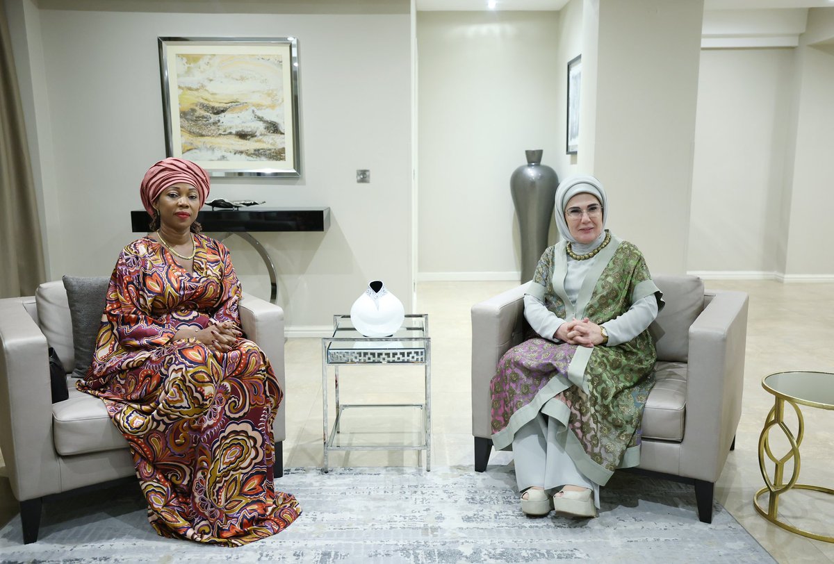 Sierra Leone Cumhurbaşkanı’nın eşi, aynı zamanda Sıfır Atık Danışma Kurulu üyemiz, değerli dostum Fatima Maada Bio ile Nijerya’da buluştuk. 

“İslam İşbirliği Teşkilatı Üyesi Afrika Ülkelerinin Kanser ile Mücadele Farkındalığının Artırılması Programı” vesilesiyle bir araya