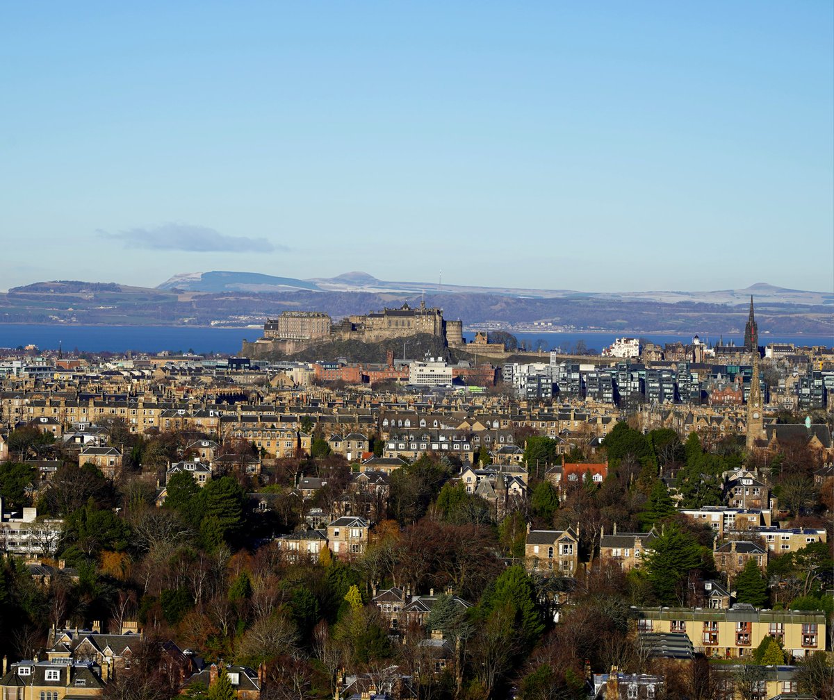 Castle on the hill - Edinburgh castle looking beautiful on a sunny day-happy Thursday, friends 
#ScotlandisNow #StormHour #photography #photooftheday #landscape #OutAndAboutScotland #landscapephotography 
@VisitScotland @ScotsMagazine #friends #ThePhotoHour #stvsnaps #beautiful