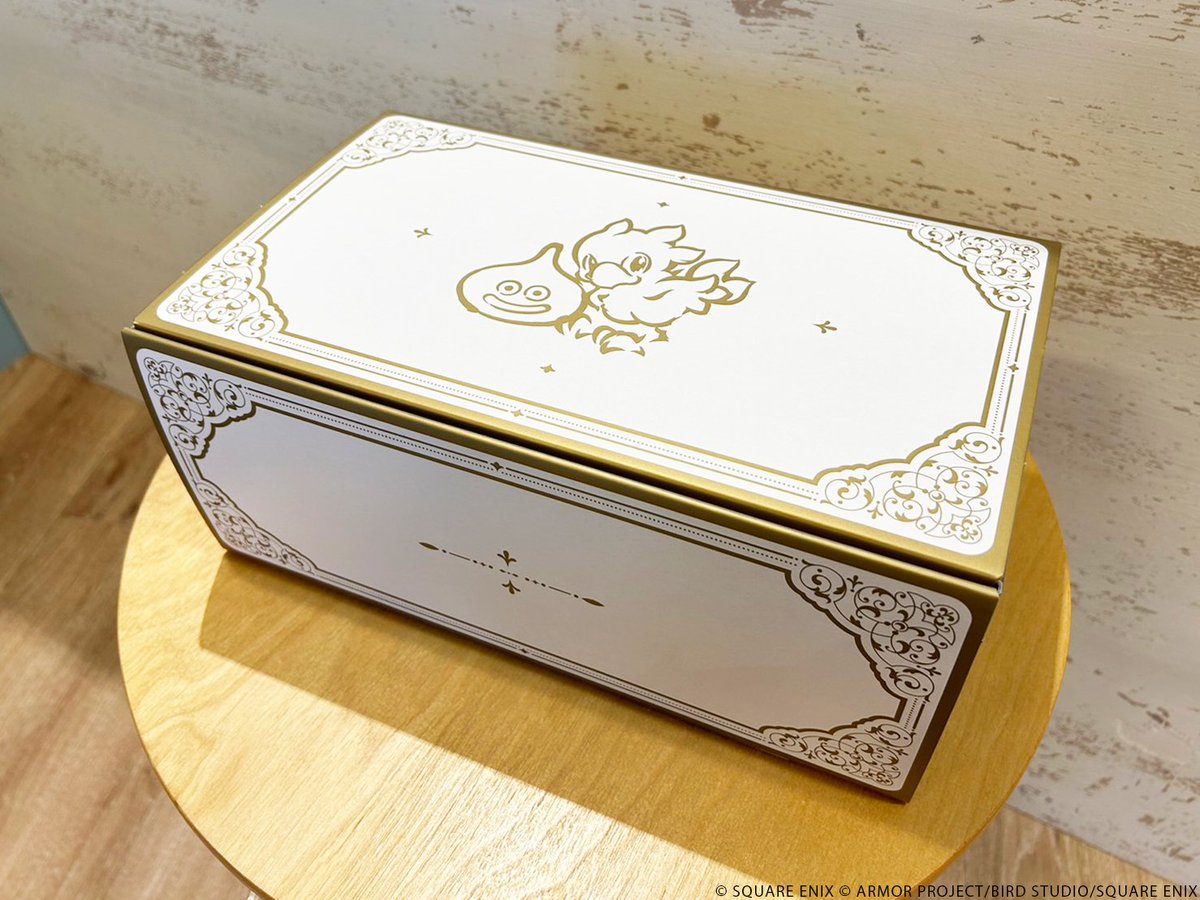 En estas cajas tan chulas serán en las que nos podamos llevar cuberterías y vajillas oficiales de los productos de Square Enix en las tiendas oficiales niponas.