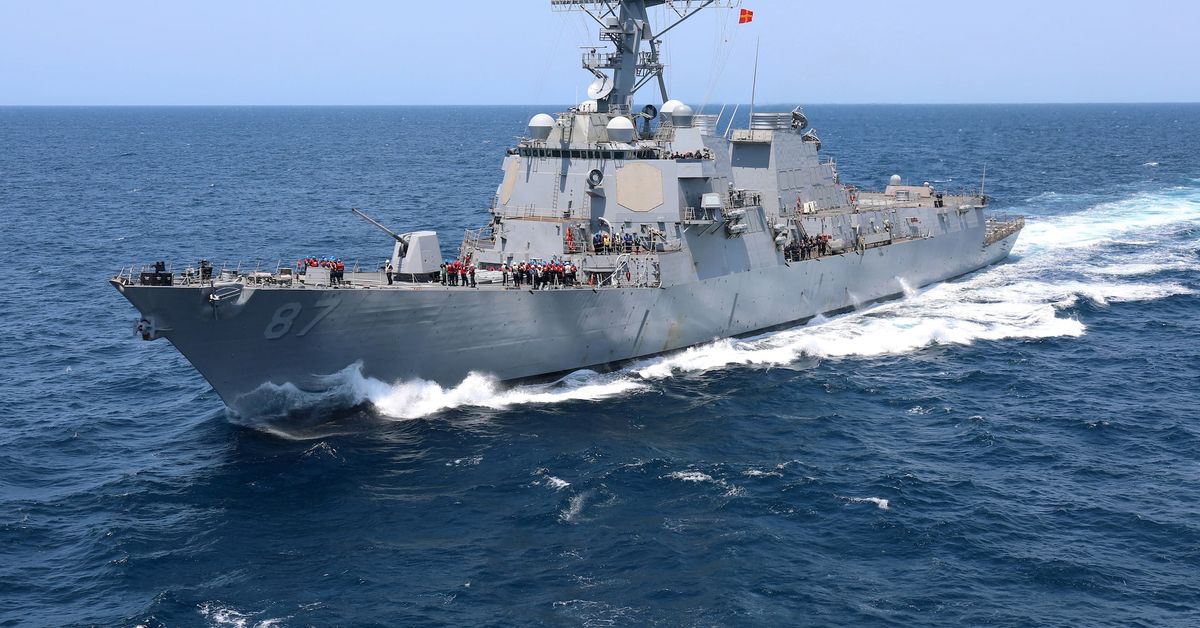 US says warship Mason intercepted Houthi missile, vessel Destiny untouched reut.rs/3QMEsXL