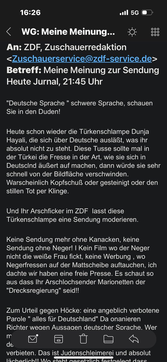 Die Idee mit dem Duden finde ich gut. Bildung und Herzensbildung haben selten geschadet. Zudem empfehle ich noch Geo- bzw. Biografiekenntnisse.