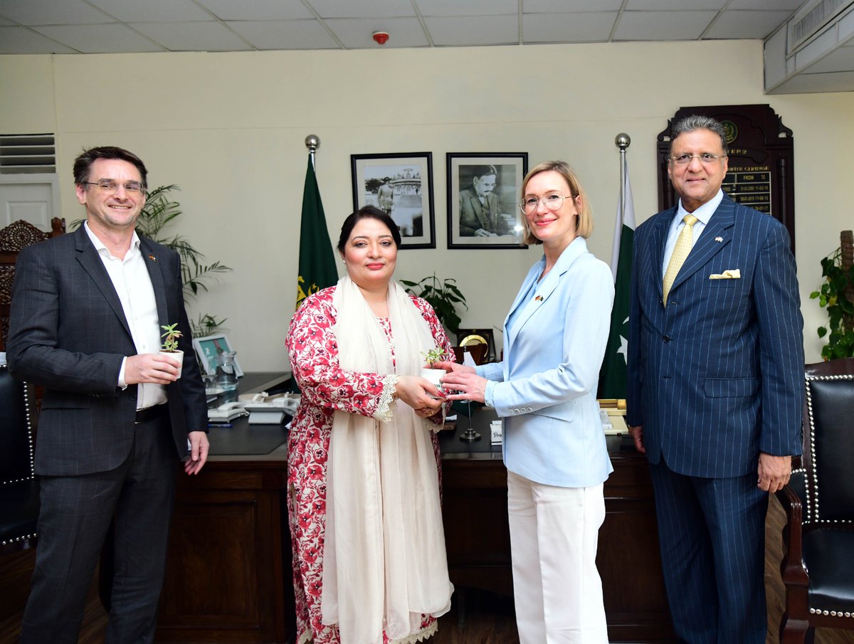 PM's Coordinator on Climate Change, @RominaKAlam, announced that the PM aims to make Islamabad free from single-use plastic bags under new regulations. She emphasized the severe threat plastic pollution poses to future generations.