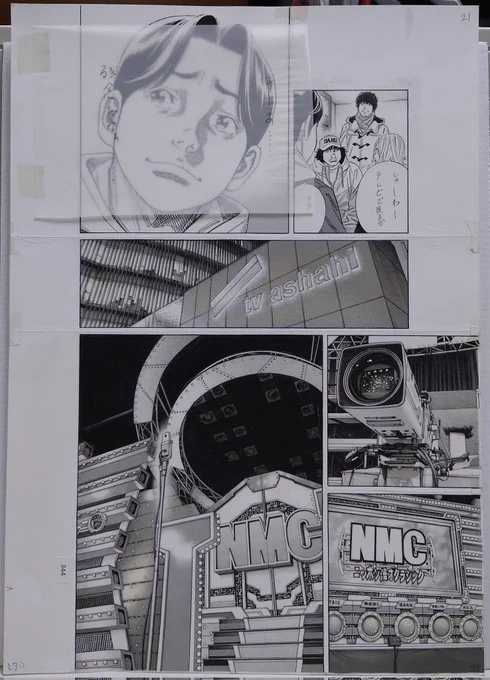 アシくんすまん。その29

しっかり描き込んでるのになぁ…。
カメラのコマなんか、コミックスの方で構図バッチリなんで、カメラさんの椅子なんて入らないの完全に計算できてるのにぁ…。すまん…。
テレ朝やフジテレビの社屋は無断で使ってたので、いつも怒られないかヒヤヒヤしてました。 