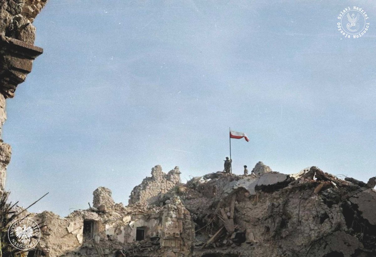 #TegoDnia 80 lat temu oddziały 2. Korpusu Polskiego 🇵🇱 zdobyły wzgórze Monte Cassino. 🔎 Dowiedz się więcej: cutt.ly/Iee7eeJA 🌏 Odwiedź portal #IPN: szlakinadziei.ipn.gov.pl #SzlakiNadziei