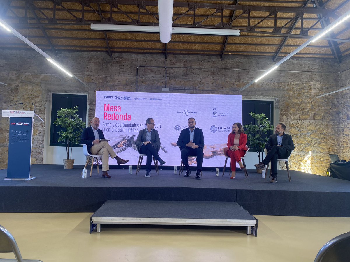 Continuamos con la mesa redonda - “Retos y oportunidades en tecnología IA en el sector público” 👥

Modera Joaquín Ruiz, Director Gerente de @FIntegraDigital 🤝

Participan 👇🏻
@UCAM @UMU @AytoMurcia y @regiondemurcia 

@DiaTIC #DIATIC24