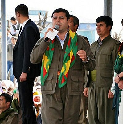 Unutanlar için hatırlatıyoruz, Selahattin Demirtaş teröristtir, aksini iddia eden de teröristtir! #SONDakika /Kobani Kalkışması