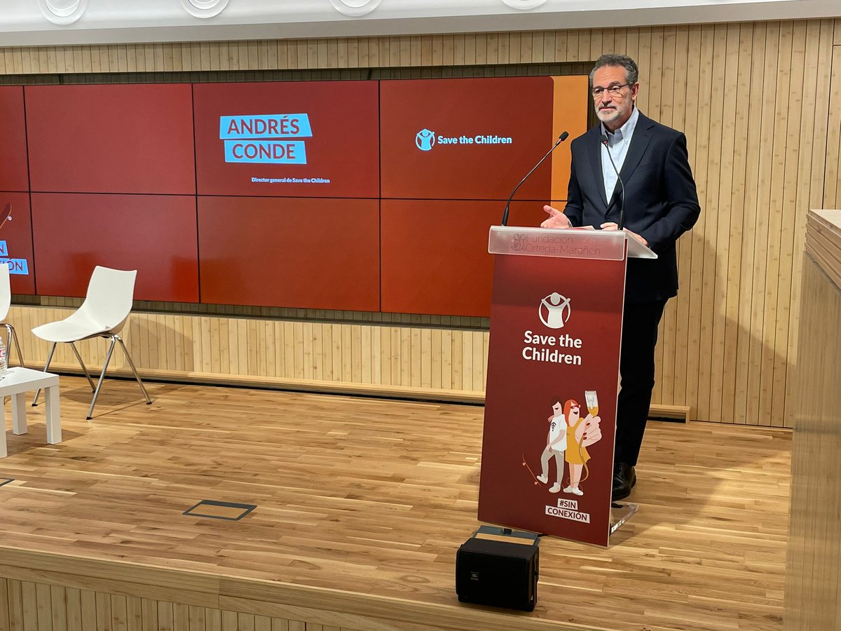 'La violencia ya existía, pero las nuevas tecnologías han abierto nuevas formas de #violencia, que es lo que vamos a tratar hoy.' - @AndresCondeSave Director General de @SaveChildrenEs #SinConexión #Violenciaonline