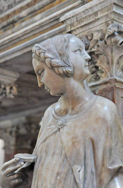 Nella Basilica di Sant'Eustorgio a Milano, vi è un'arca in marmo con le virtù scolpite, più di tutte, mi piace la 'Prudentia' 'Prudenza' dicono che non sia mai troppa. #BuongiornoATutti #16maggio #16mayo #milano