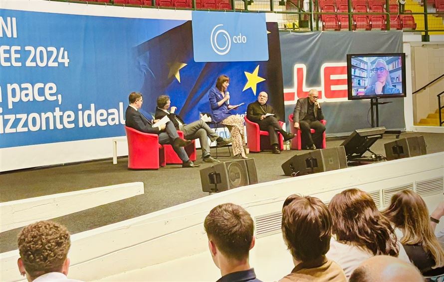 Un dialogo sul documento della Compagnia delle Opere dedicato al voto per il Parlamento Europeo di giugno. All'Opiquad Arena di Monza sono intervenuti Maximo Ibarra, Andrea Simoncini, Massimo Camisasca, Mario Mauro e Andrea Dellabianca. Leggi l'articolo👇 bit.ly/EuropeeCdo