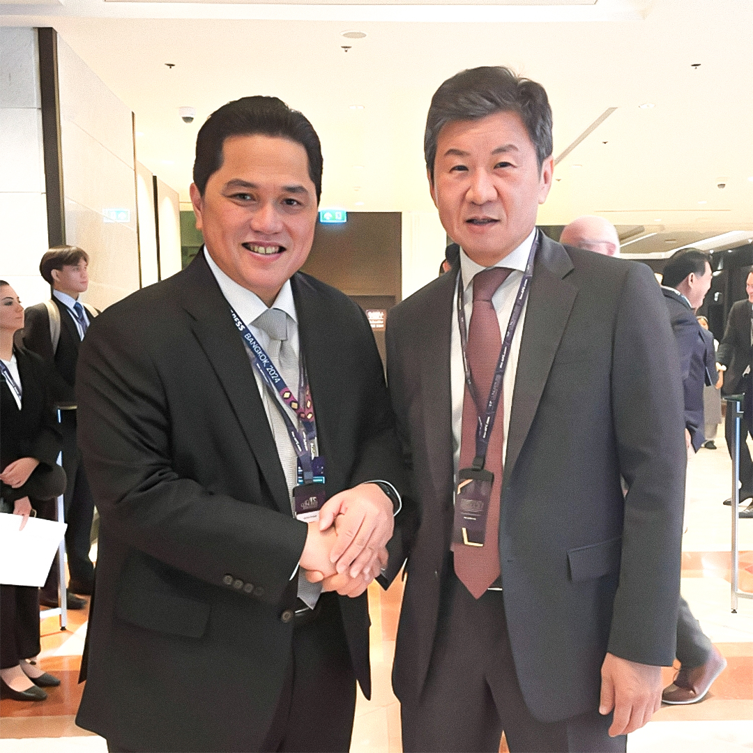 Dalam Kongres AFC di Bangkok, Thailand saya berkesempatan bertemu Presiden Federasi Sepak Bola Korea Selatan (KFA), Chung Mong-gyu dan pemain legendaris Korea Selatan, Park Ji-sung. Kami berdiskusi untuk membangun sepak bola kedua negara.
