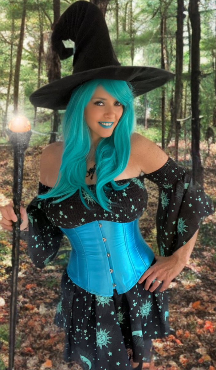 Wrapping up #witchywednesday with my #WitchBulma! Not to be confused with my Hogwarts Bulma. My Witch #Bulma is a more traditional, mystical type of sorceress, ready to enchant with her #DragonBall staff. ✨🌙🌔 #cosplay #bulmabriefs #bulmabriefs #witchbulma #bulmawitch #witch