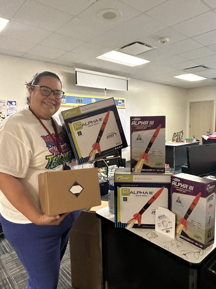 Thank you @CivilAirPatrol for the generous surprise donation made in my name of 25 rockets 🚀. These arrived just in time for our upcoming rocket launch event. @BrownBobcats @ChannelviewISD @playcirvin