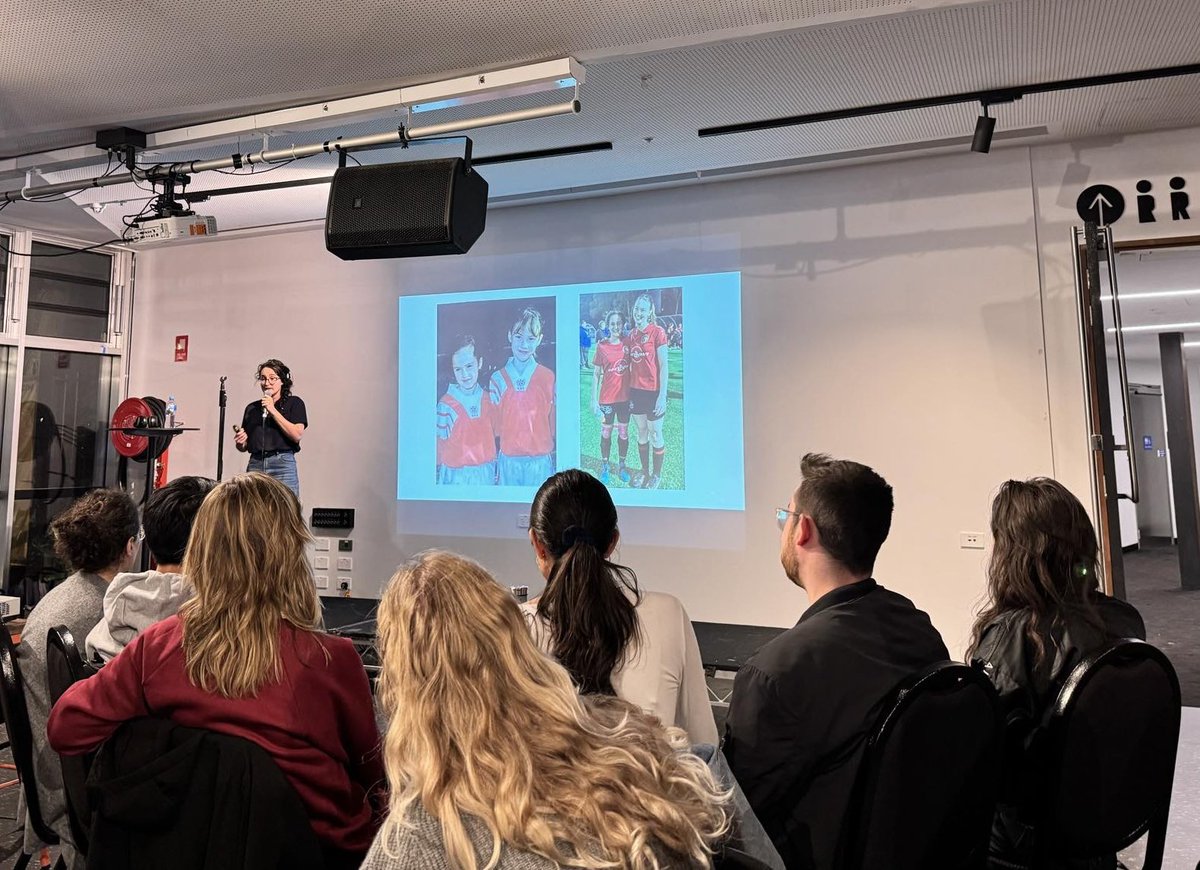 This week I presented my work on women’s mental health at Pint of Science👩🏻‍🔬🧠 I had so much fun talking female representation in soccer & science, & loved learning from all the other speakers! Thanks so much to the volunteers in @pintofscienceAU & @UNSWScience for a great show!☺️