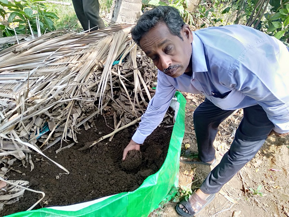 Agri Spl
Velayutham, farmer hails from the Karivepilliankuruchi village in Lower Vellar Sub basin of Virudhachalam town of Cuddalore district in Tamilnadu. Impressed by his interest in agriculture, the agriculture department selected him to provide Silpaulin Method of Vermi
