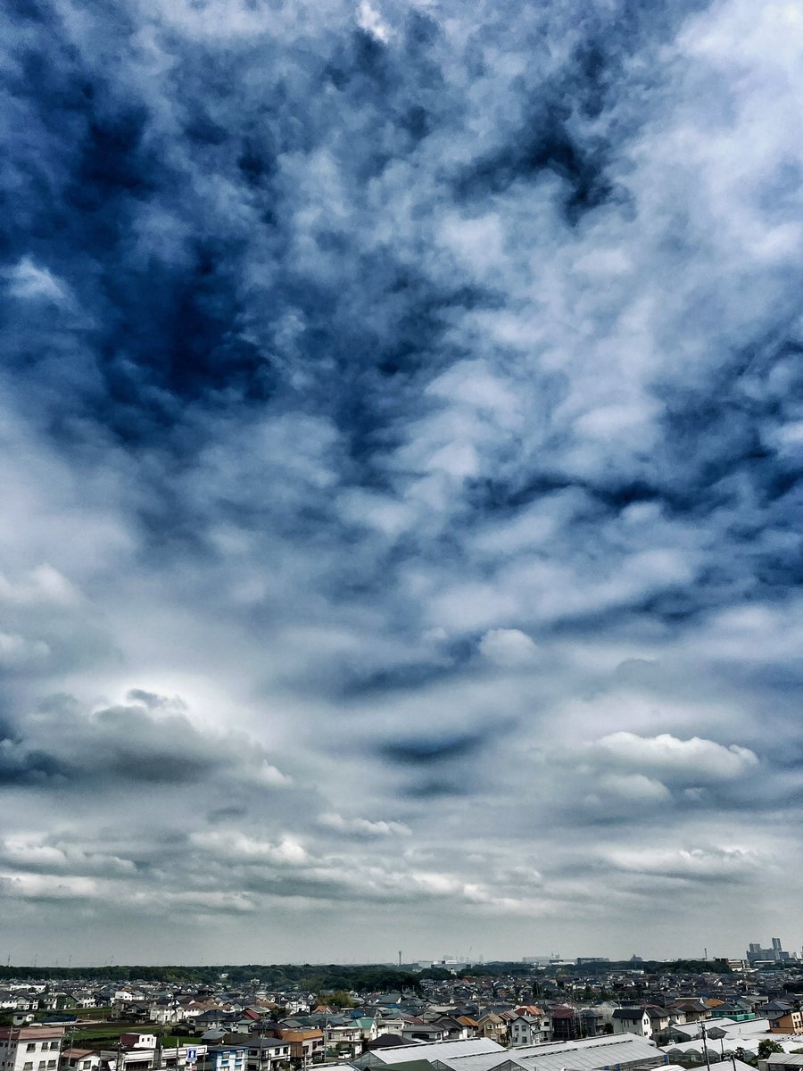 The cold wind is blowing.

#今空 #空 #イマソラ #いまそら　#iphonegraphy