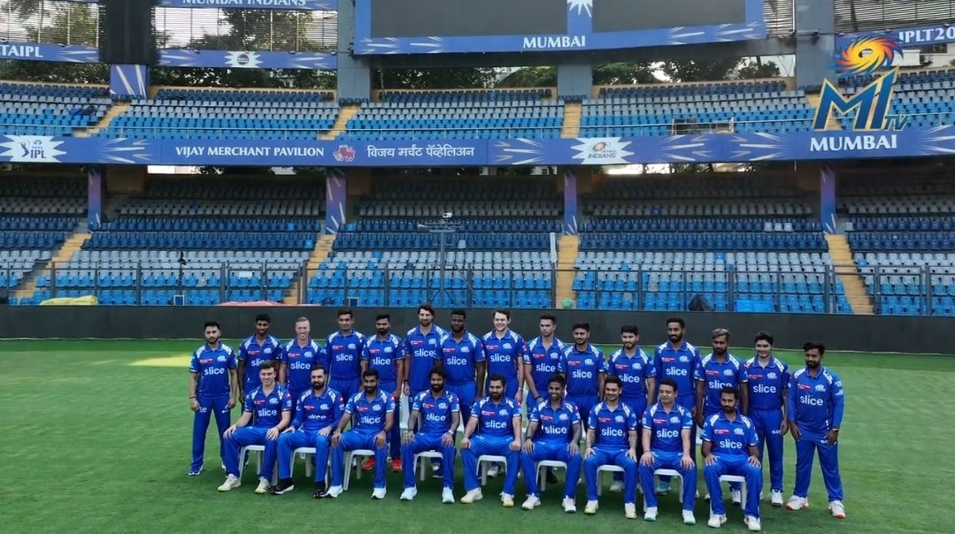 Mumbai Indians group photo 2024.
We're seeing so many guys for the last time in this jersey. #IPL2024