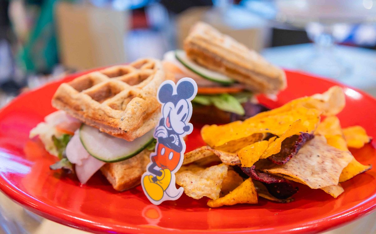 Mickey Mouse y toda su magia transformaron este espacio en San Ángel para ofrecer coloridos desayunos y bebidas para todos los amantes de la animación. Antes de visitarlo debes saber esto: ow.ly/rKAS50RHJ1A