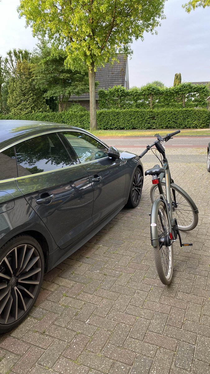 MartinEilander's tweet photo. Vandaag mag de auto weer blijven staan en gaat de fiets mee. Voor de 4e keer, op de fiets naar het werk. 2 x 32 km #stadsfiets   #FietsNaarJeWerkDag @FNJWD https://t.co/GmQTx8mj6c