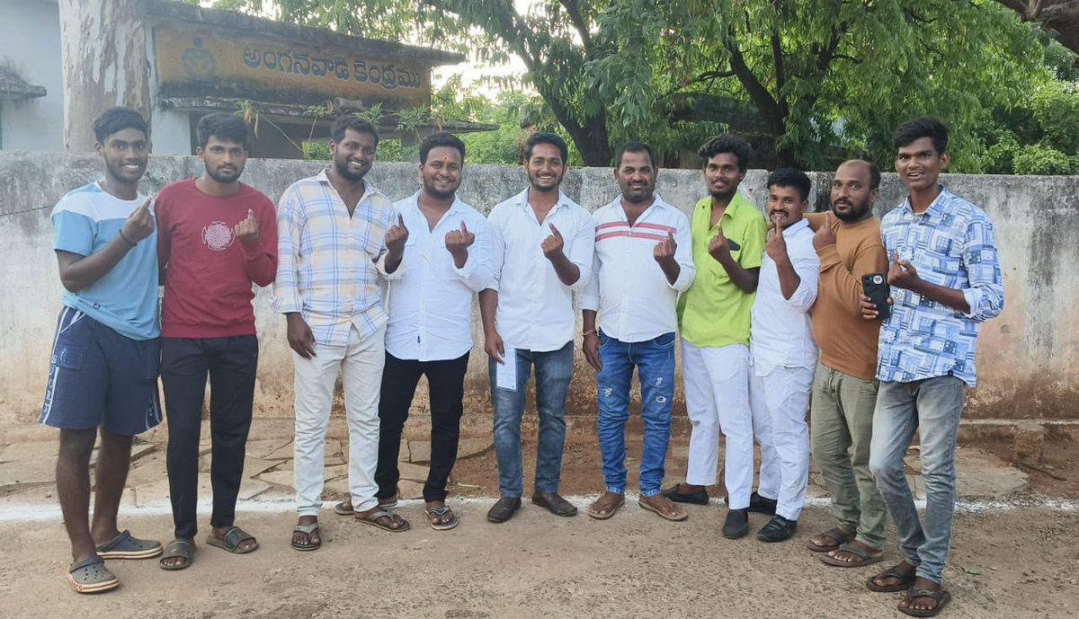 Happy to See the pride in their faces as they sent me this picture. Youth of Chevalla. You are our future. #ParliamentElections2024 #PollingDay #chevellaparliament #bjp4telangana #bjp4chevella #chevella #KondaVishweshwarReddy