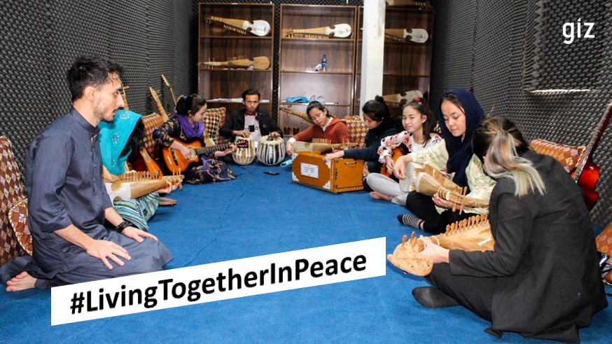 Celebrating the International Day of #LivingTogetherInPeace 🤝 At #GIZPakistan, we pave the way to a future of peaceful coexistence. 🔎One example: our Urban Cohesion Hubs, promoting social cohesion among forced displaced Afghans & host communities.