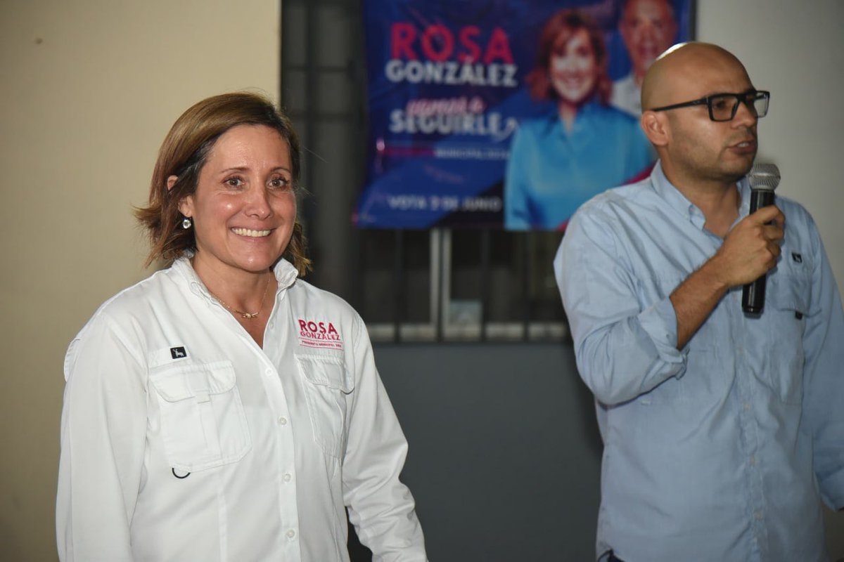 Muchas gracias a mis amigos por el maravilloso detalle y delicioso pastel. Momentos invaluables y llenos de calidez, donde realmente se siente el respaldo y el cariño de quienes comparten conmigo un genuino amor por la ciudad que nos vio crecer

#RosaGonzález
#VamosASeguirle