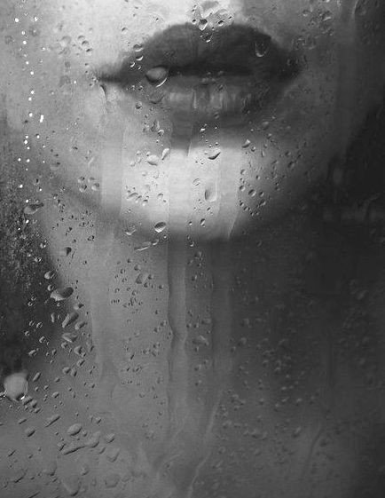 #PensieroDelMattino Quando piove sembra che piova su tutto, sui sentimenti, sulle cose, sui pensieri, sulle strade. La pioggia ha in sé quel senso di malinconia indelebile, che un cuore sensibile non può non ascoltare.🌸 ~S. Littleword ~ #BuongiornoATutti ☕ #16Maggio