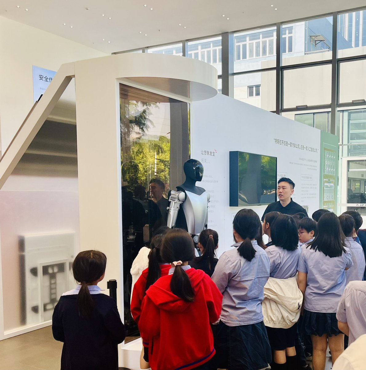 daydreamer491's tweet photo. We had an amazing field trip to the TESLA museum today! The museum walk was followed by making a prototype of a self driving car that students could take home. This was a perfect hook for our upcoming inquiry unit. #Tesla #YCIS #edtech #STEAM https://t.co/HLGB1lvVFA