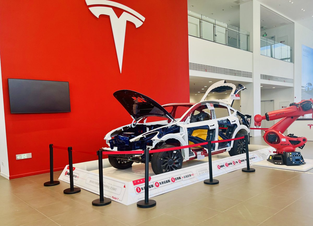 daydreamer491's tweet photo. We had an amazing field trip to the TESLA museum today! The museum walk was followed by making a prototype of a self driving car that students could take home. This was a perfect hook for our upcoming inquiry unit. #Tesla #YCIS #edtech #STEAM https://t.co/HLGB1lvVFA