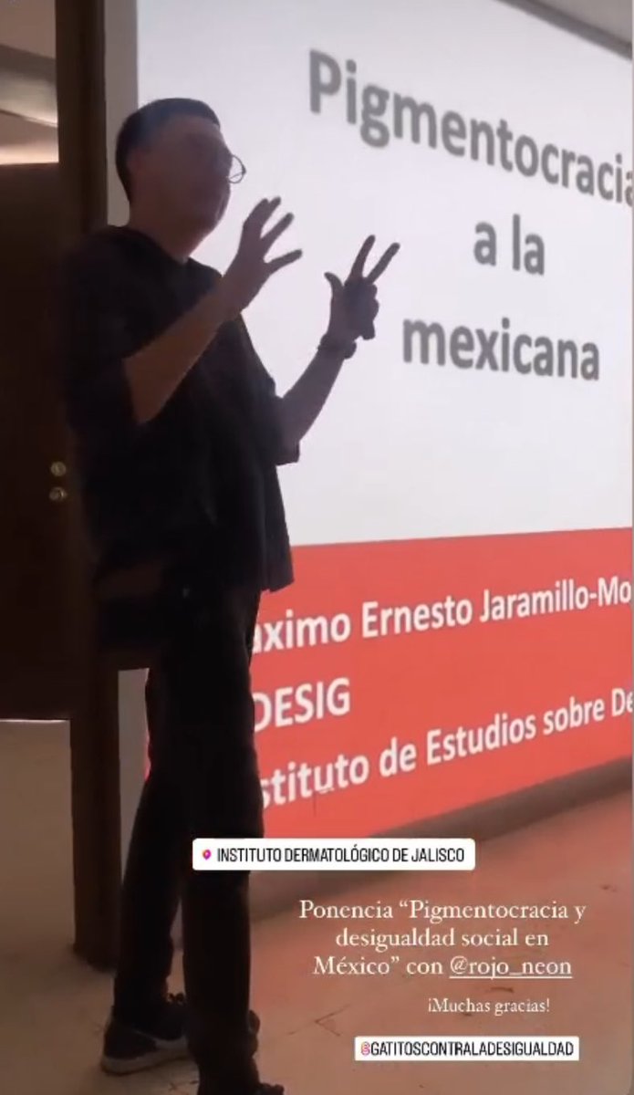 Sacando cuentas, la primera clase que di en forma fue justo hace 15 años (2009)😻, una clase de álgebra en el CUCEA (UdeG). (Sin contar las informales en la secu y prepa cuando nos juntabamos a repasar química🤣) No tengo fotos tan viejitas pero estas son de 2017, 2019 y2023