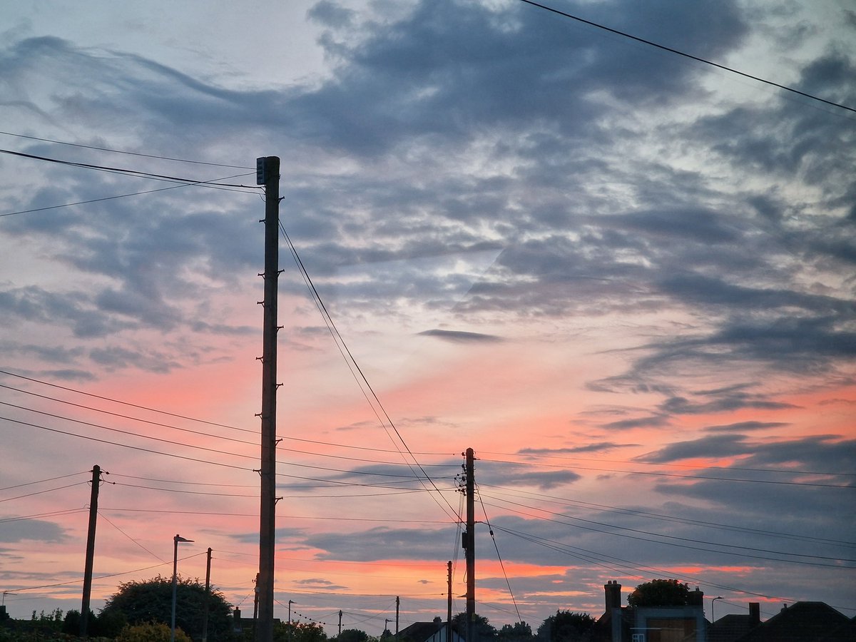 Good Morning from Lincolnshire. The sky this morning looks like a pastel watercolour. Lovely Have a lovely day 😊