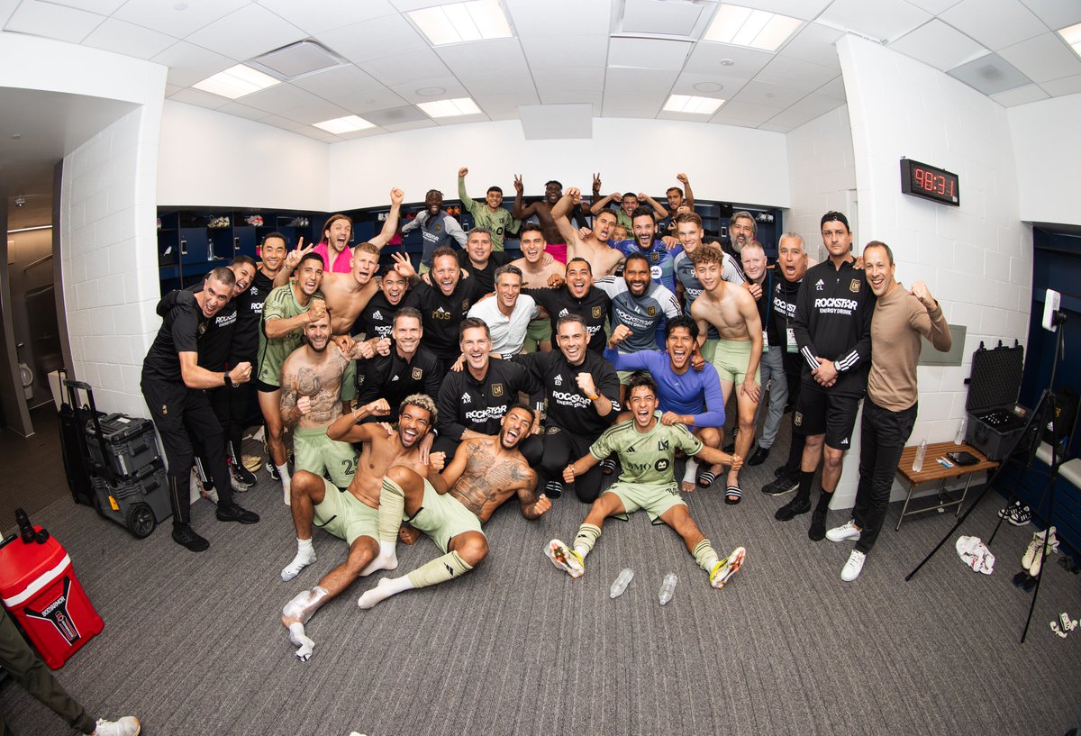 LAFC's tweet photo. Bringing home a W 🫡

Goodnight, Los Angeles https://t.co/UIOFEBzhbU