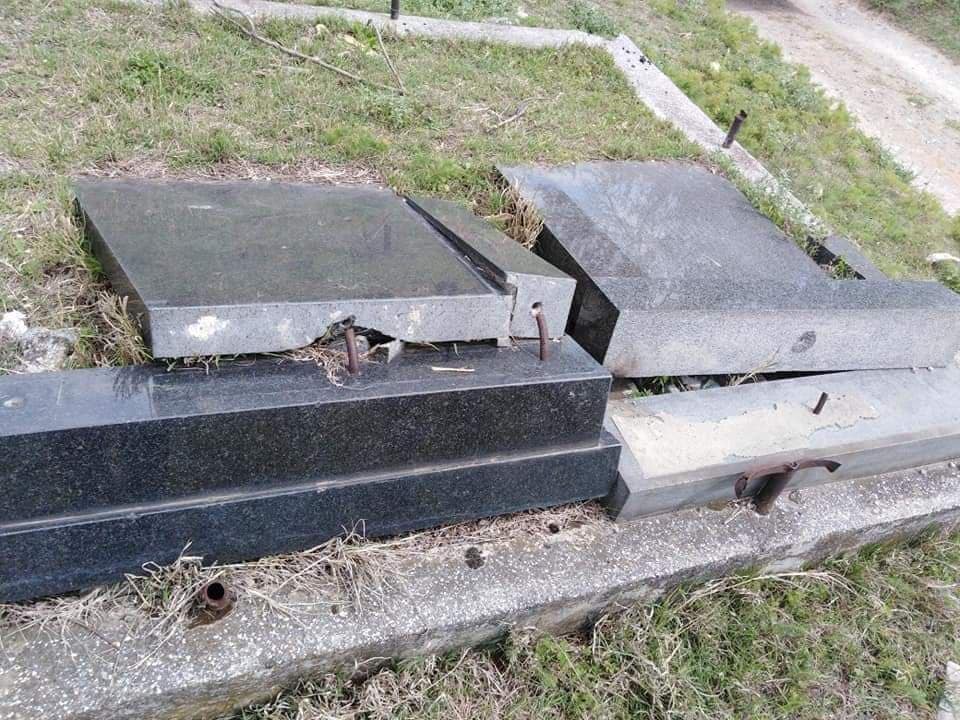 Another Orthodox cemetery vandalised in Kosovo, Serbia, by Albanian fanatics. ☦️💔☦️

Ораховац, Косово и Метохија☦️💔☦️