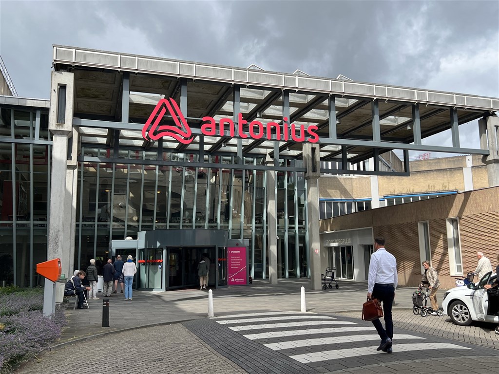 Op zijspoor zetten van een zieke werkneemster kost het Friese Antonius Ziekenhuis één miljoen euro rtl.nl/nieuws/rtl-z/a…